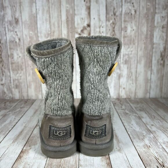 Ugg one button winter boot‎ - Womens 6 - Picture 4 of 10